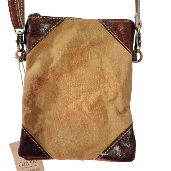 NWT Clea Ray Turtle Canvas Passport Crossbody Purse Adjustable Strap 6 x 8 - Picture 2 of 5